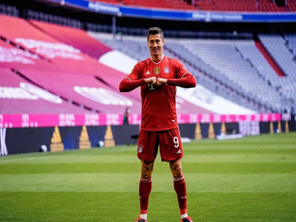 Lewandowski out for 'around four weeks' with knee injury, to miss clash against PSG