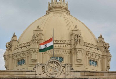 Sub-inspector shoots self outside UP Vidhan Sabha