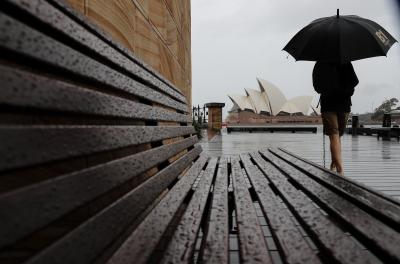 Tropical cyclone set to strengthen off Aus coast