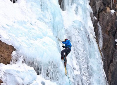 Nepal issues record climbing permits for Mt. Qomolangma amid pandemic
