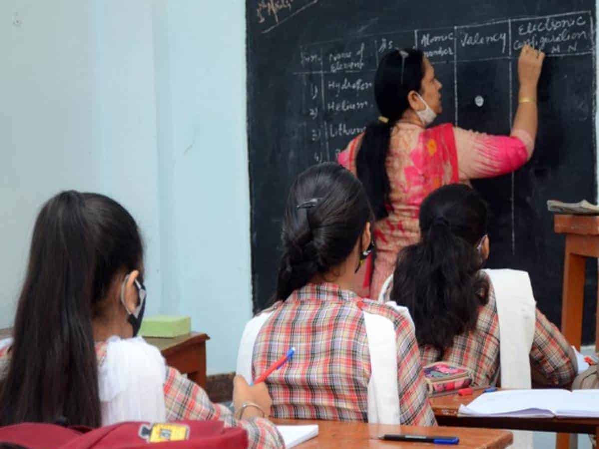 COVID-19: Dry ration to be distributed to Class I to IX students in Andhra