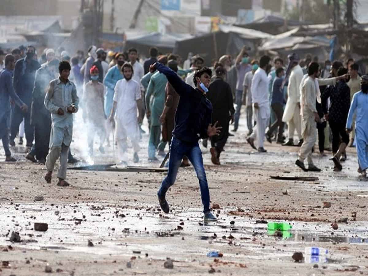 Pakistan: Major clashes between security forces, outlawed TLP members in Lahore