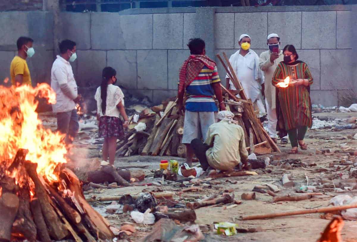 UP: Muslim youths help cremate 60-year-old Hindu man who died of COVID-19