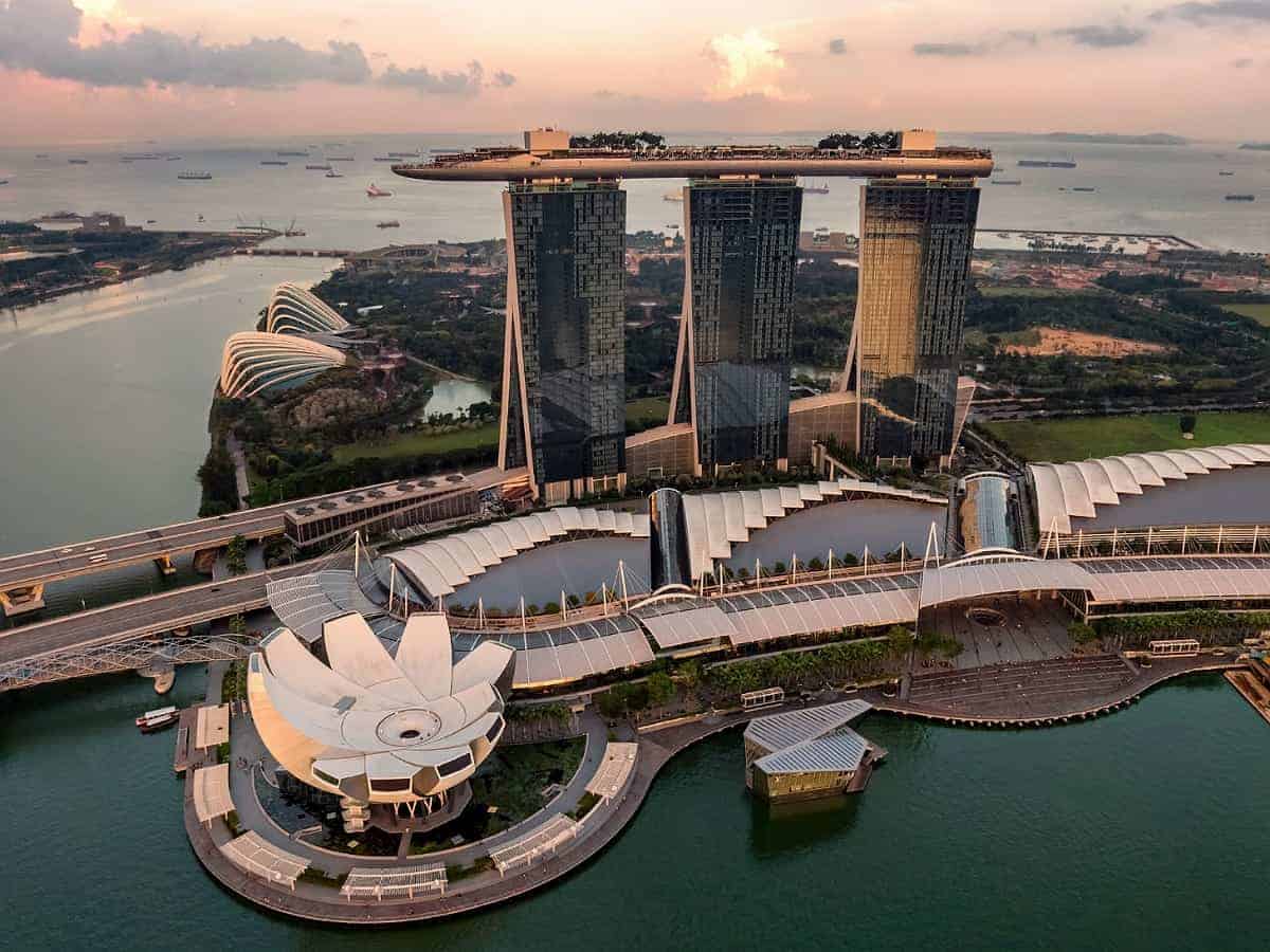S'pore tightens pandemic control measures amid rising cases