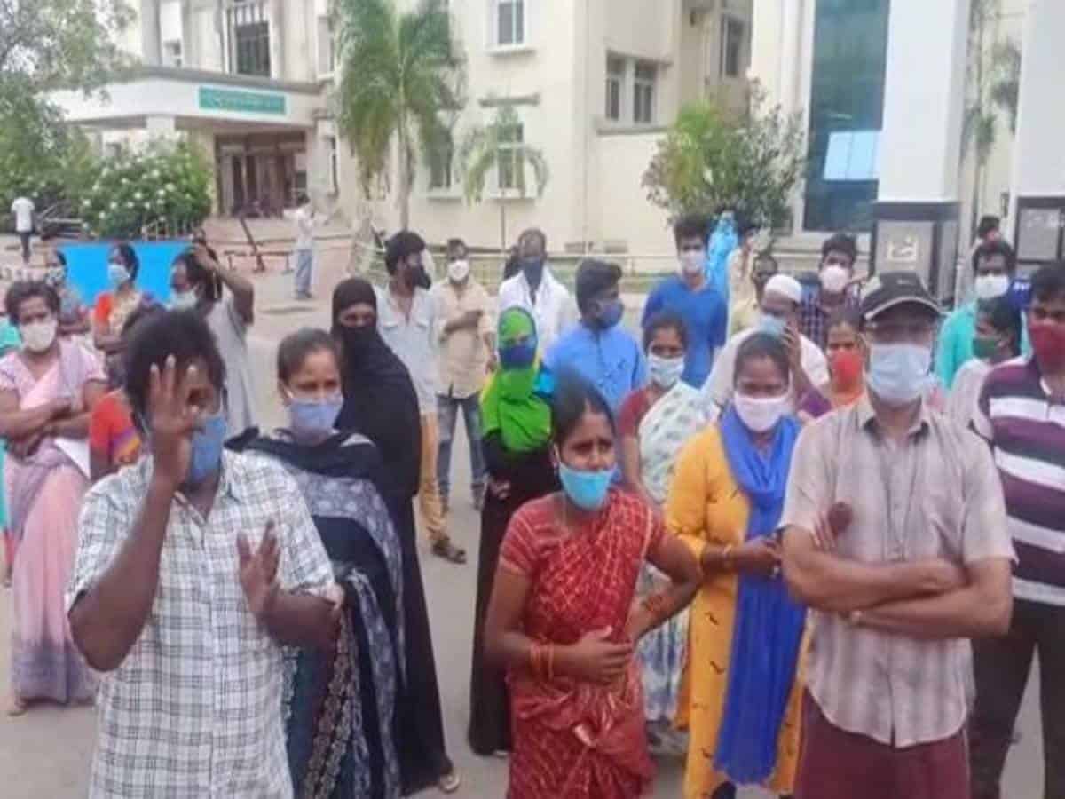 AP: Relatives of deceased COVID-19 patient hold protest