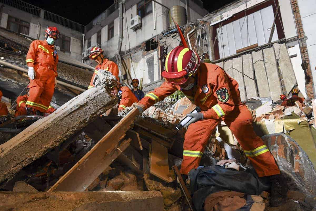 Search ends in Chinese hotel collapse that killed 17 people