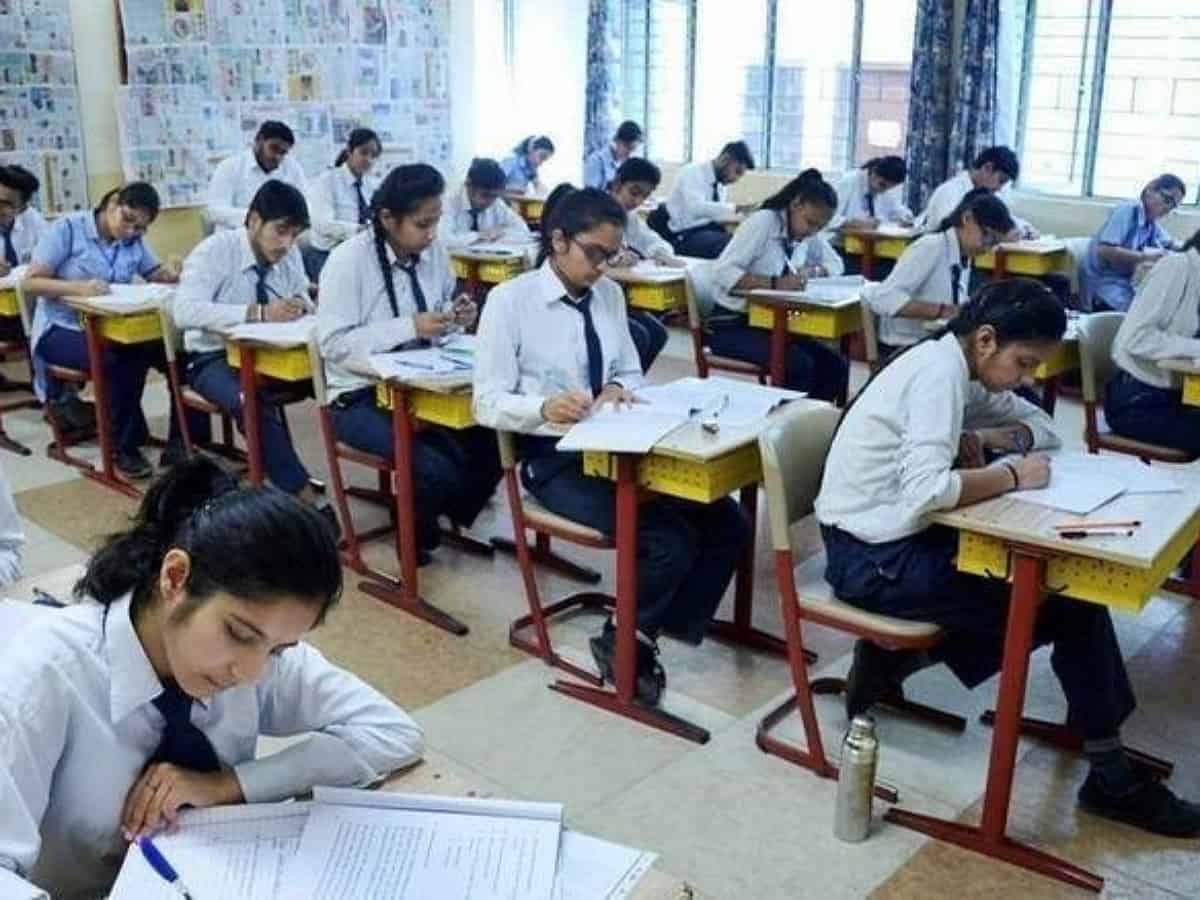 UAE: More than 2,000 students get golden visa