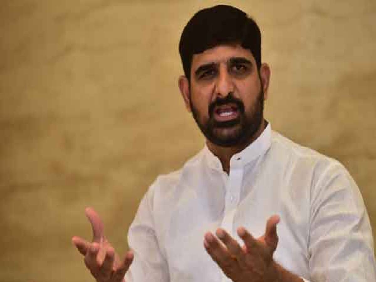 Former Huzurabad Cong chief, Kaushik Reddy joins TRS in KCR’s presence