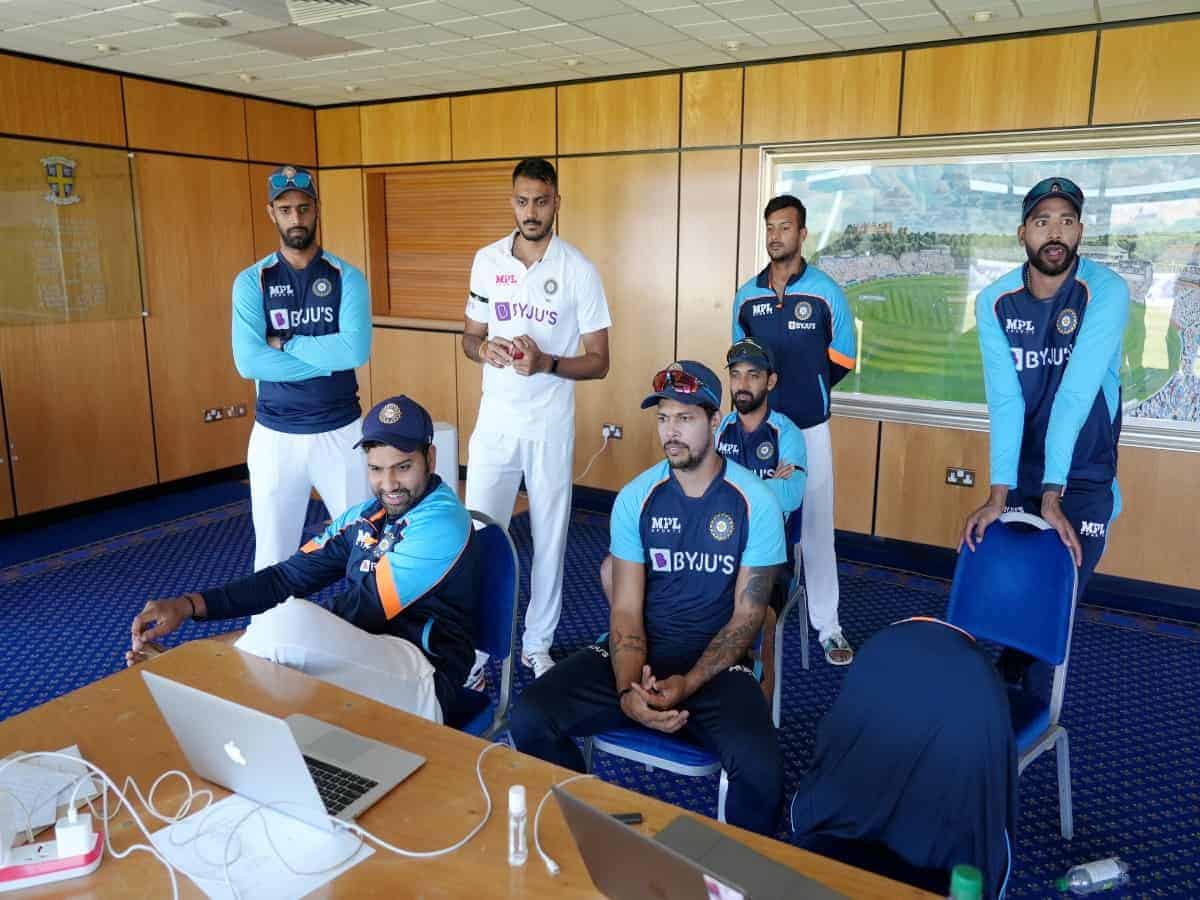 India vs SL: Team India cheers for Team India!