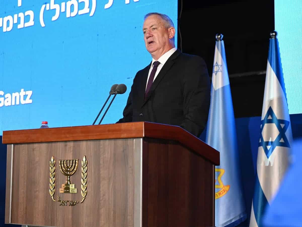 Israeli defense minister threatens Iran with military action