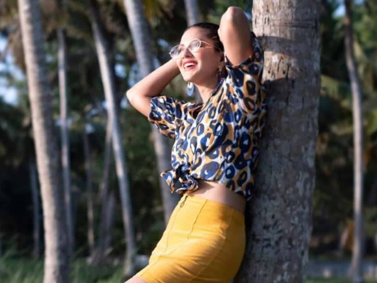 Sunny Leone posts a funny video on people holidaying in mountains