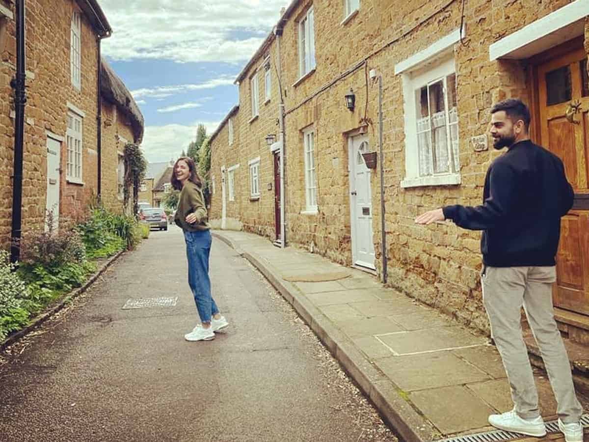 Anushka Sharma posted a series of pics with Virat Kohli