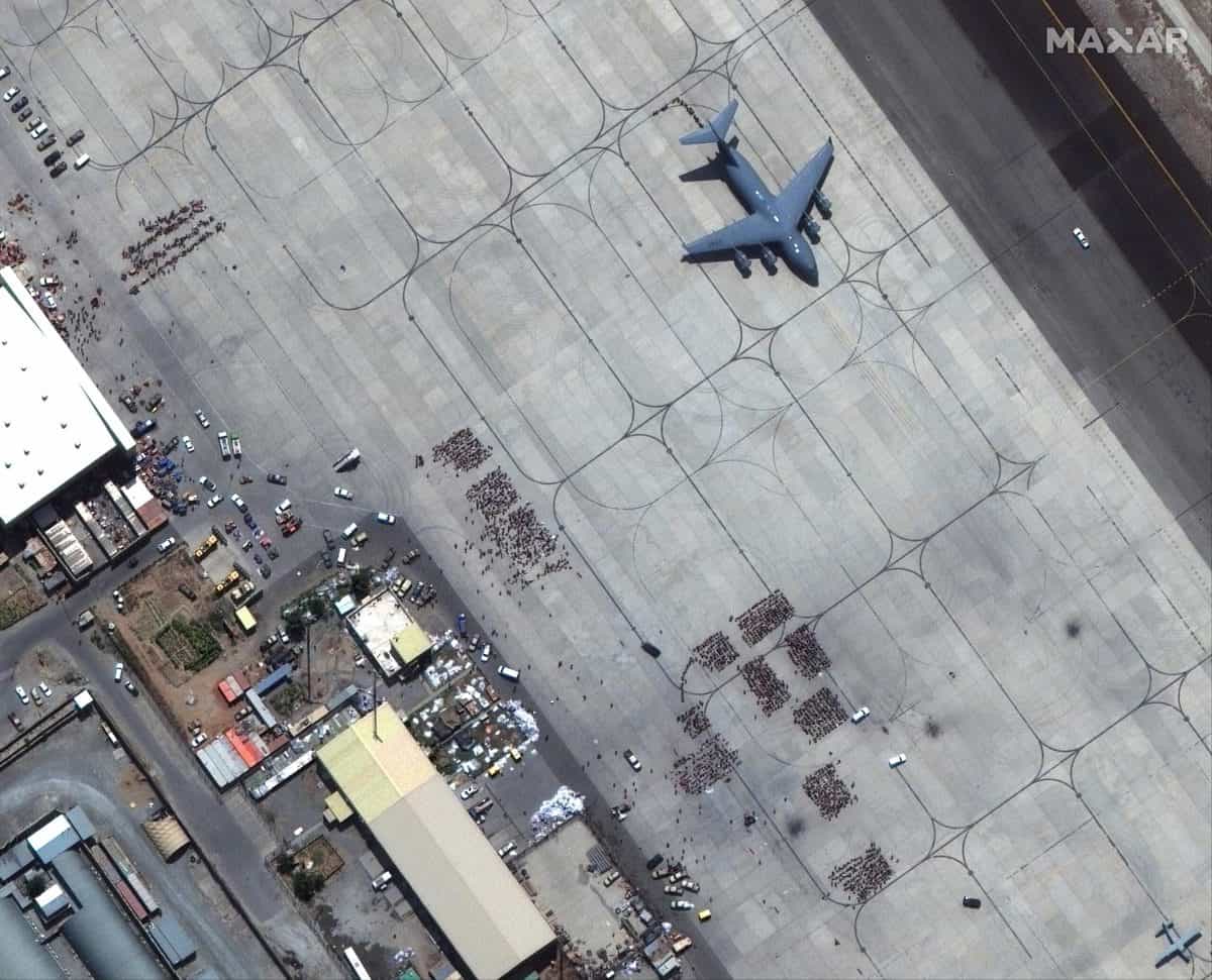 Taliban seals off Kabul airport, stops people as evacuation process nears end