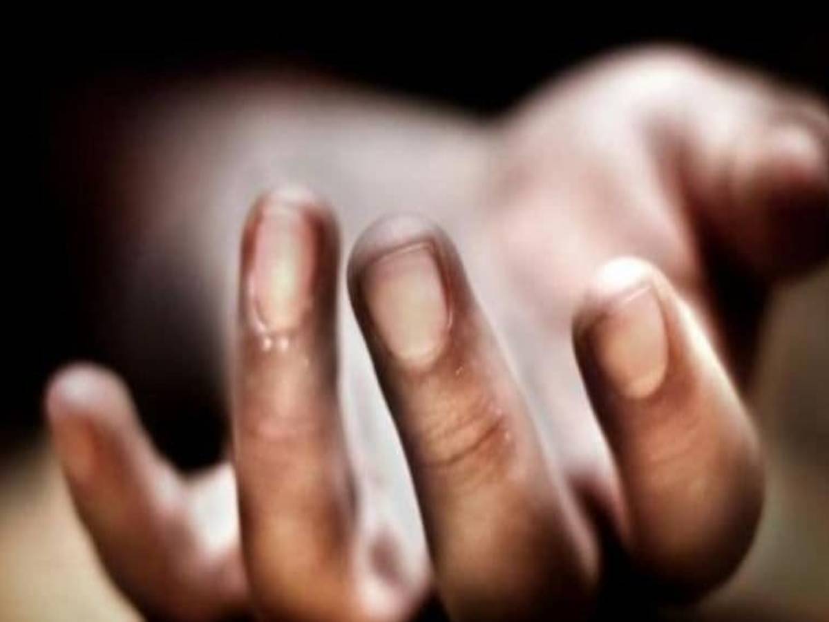 18-year-old girl strangulated to death; body found on railway track