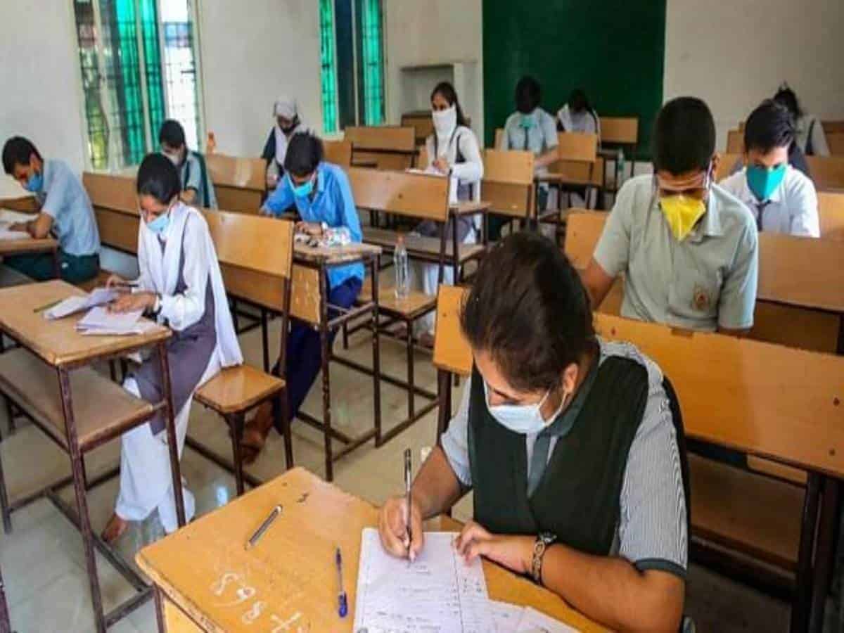 Karnataka CM urges parents to send their children to schools