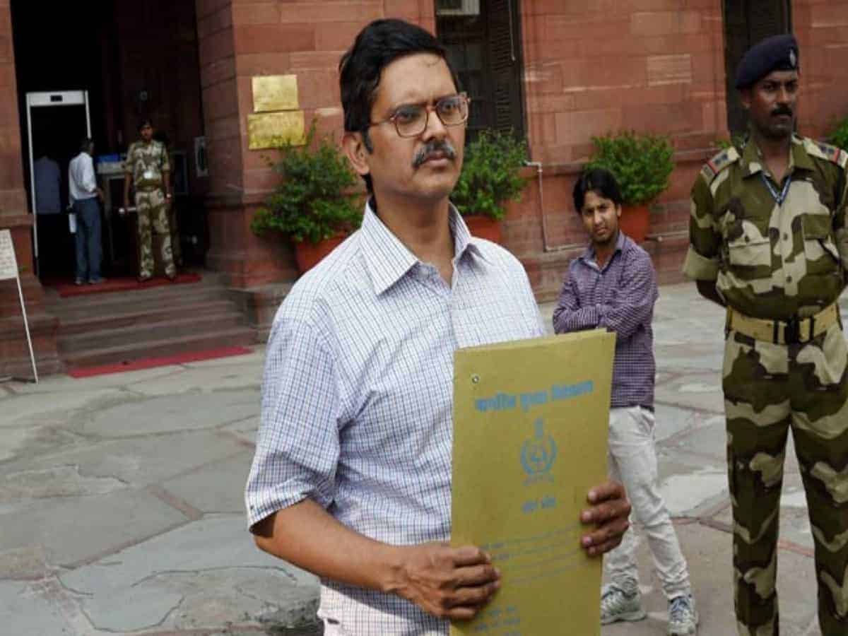 Former IPS officer Amitabh Thakur held for abetting suicide of rape victim