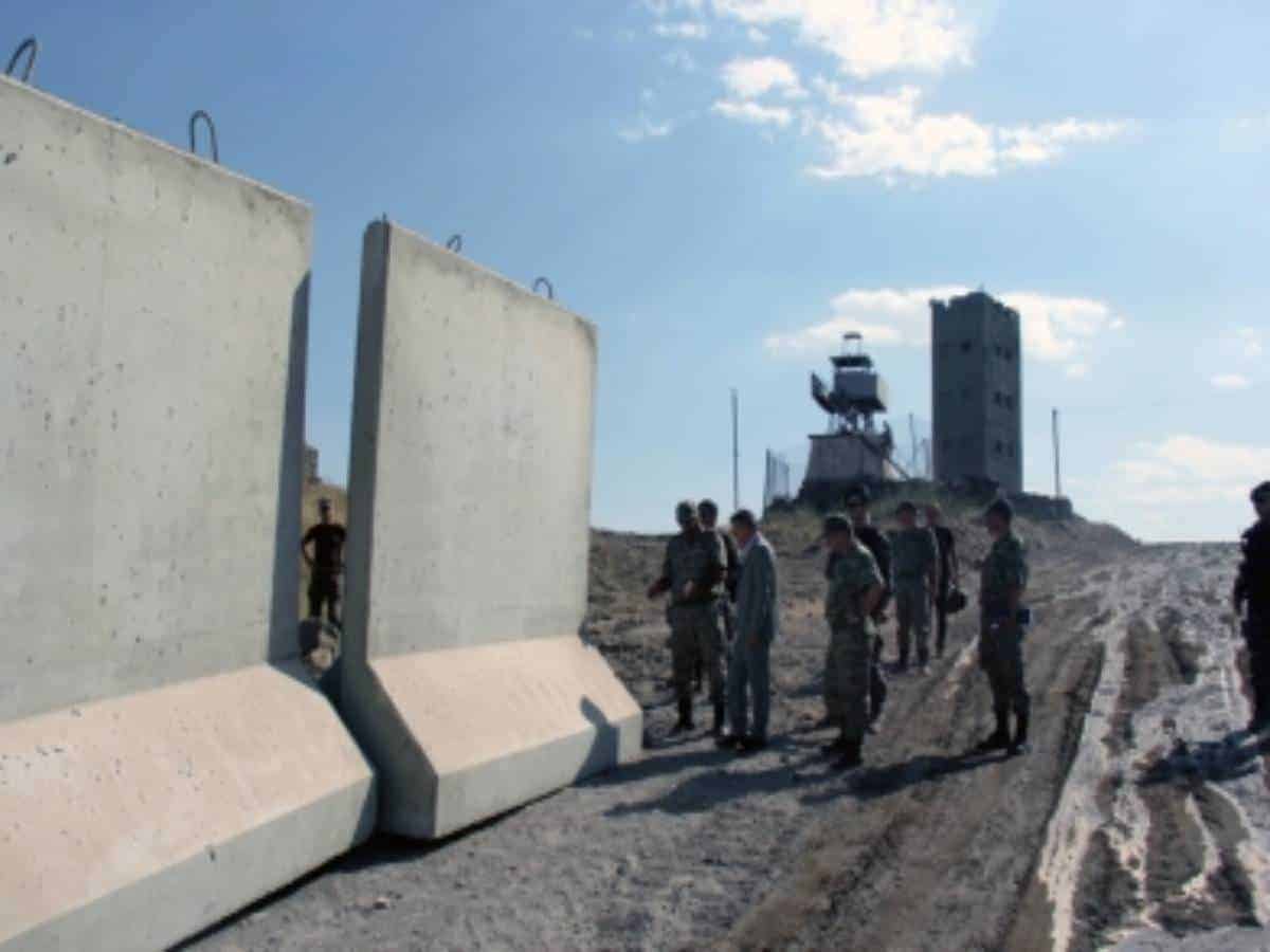 Turkey extends wall on border area