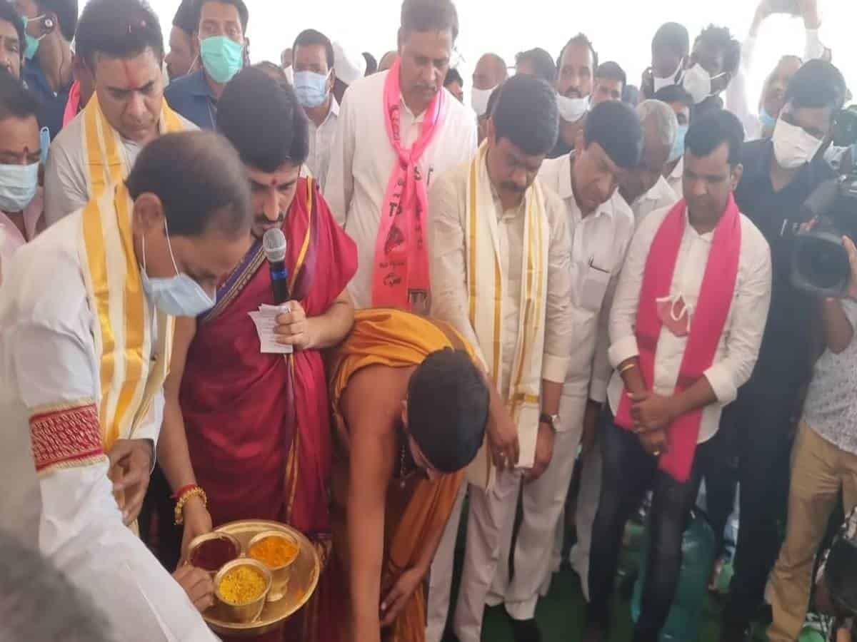 KCR lays foundation stone for TRS office in Delhi