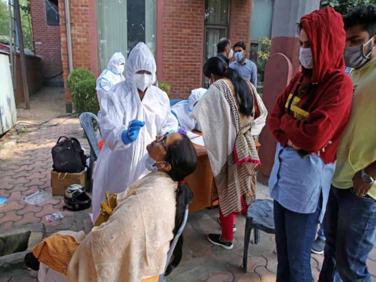 India reports 26,041 new COVID cases, 276 deaths