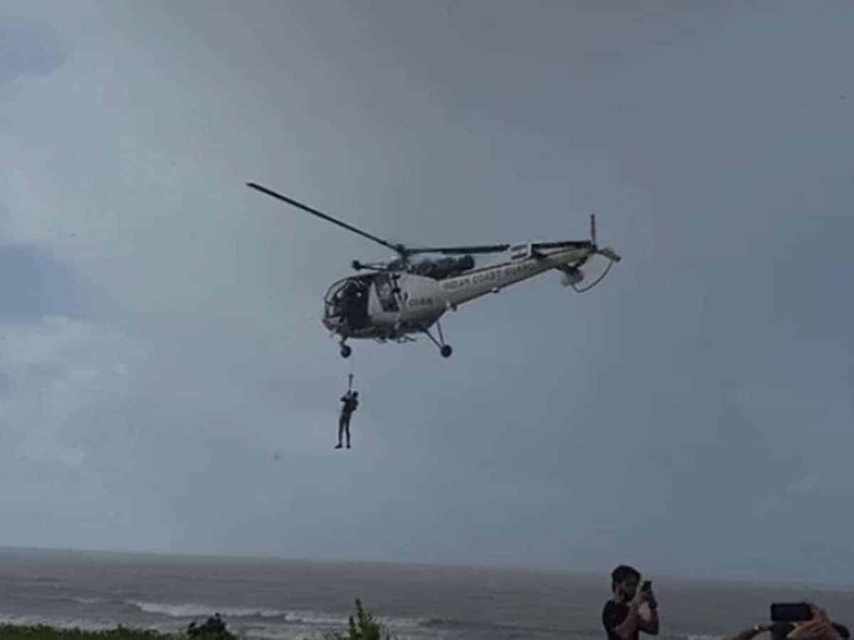 Maha: Boat stuck on rocks, crewman rescued after 30 hrs