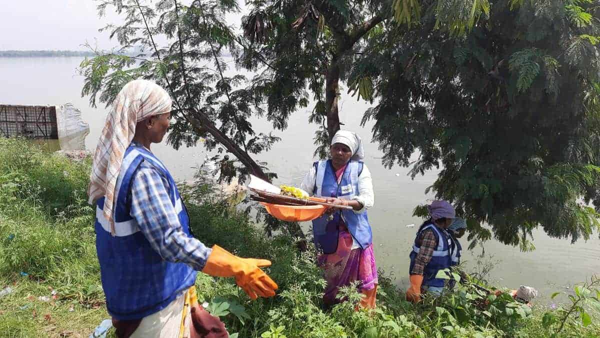 Photos: GHMC staff begin clean-up operations at Tank Bund
