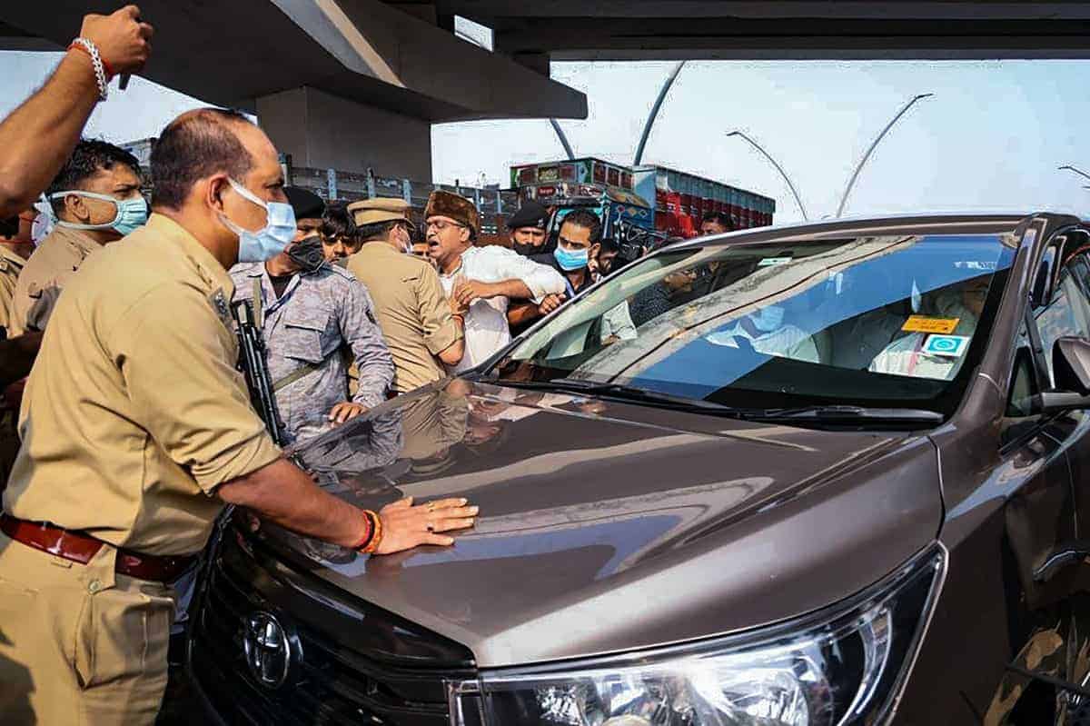 Priyanka Gandhi allowed to proceed to Agra by UP police