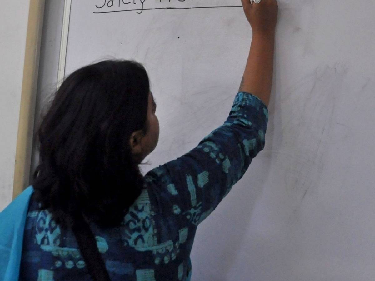 Karnataka primary school teachers to wear black badges