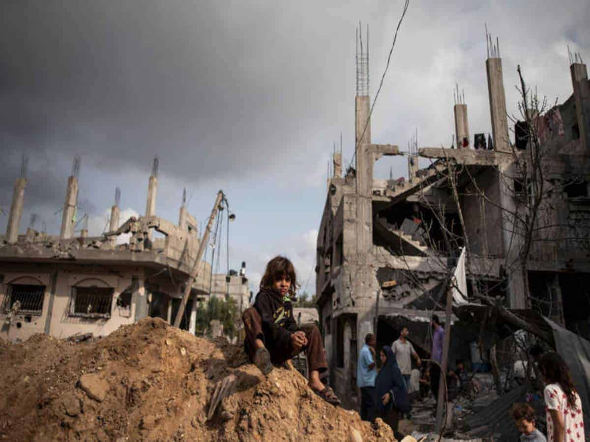 Palestinians seek permits to work in Israel amid deteriorating economy