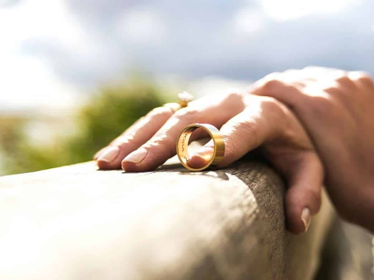 Saudi Arabia man offers SR1m to win his wife back
