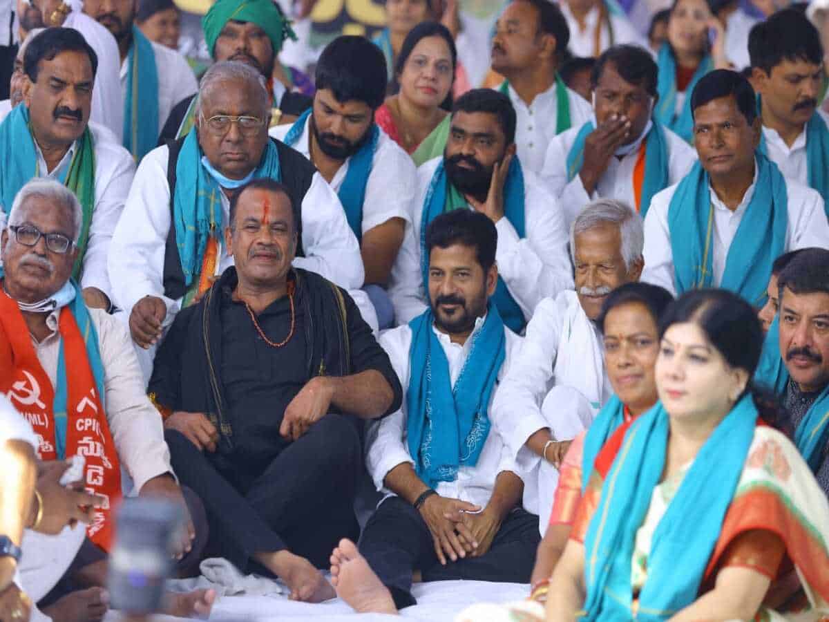 Revanth reddy along with congress leaders at Dharna Chowk (twitter)