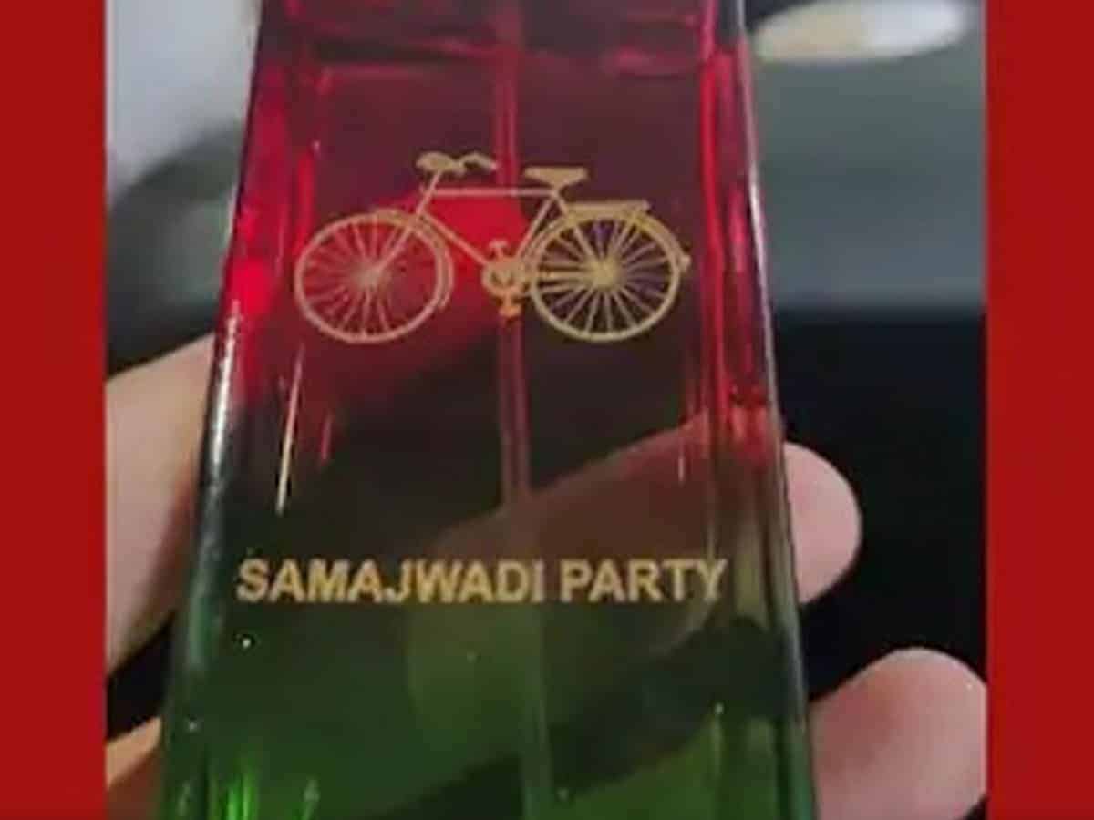 Akhilesh now launches Samajwadi perfume