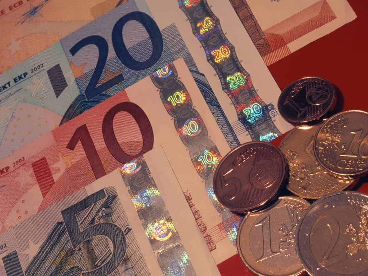 ECB plans to redesign euro bills, decision expected in 2024