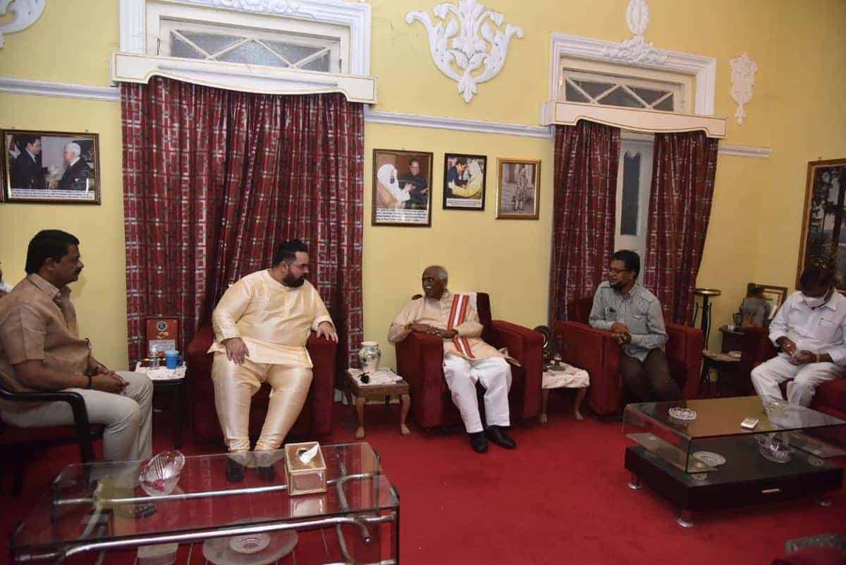 Bandaru Dattatreya meet Syed Viqaruddin family and pay tribute