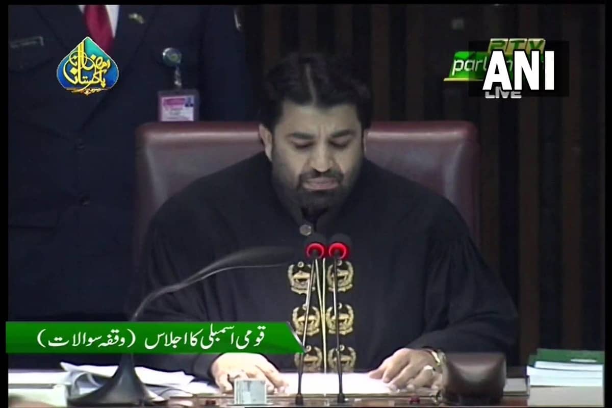 Pak: Dy Speaker rejects the no-confidence motion against PM Imran Khan