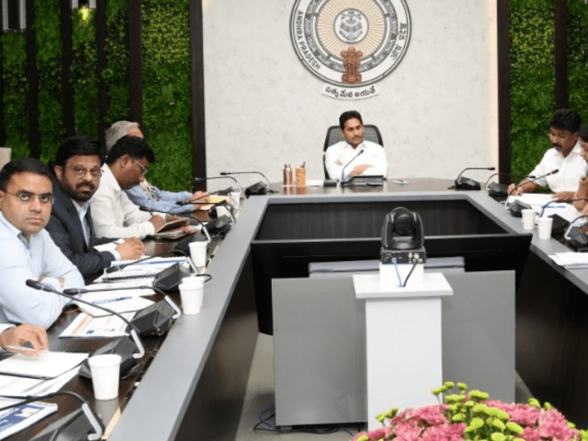 Viveka murder case: Andhra CM holds meeting with YSRCP leaders