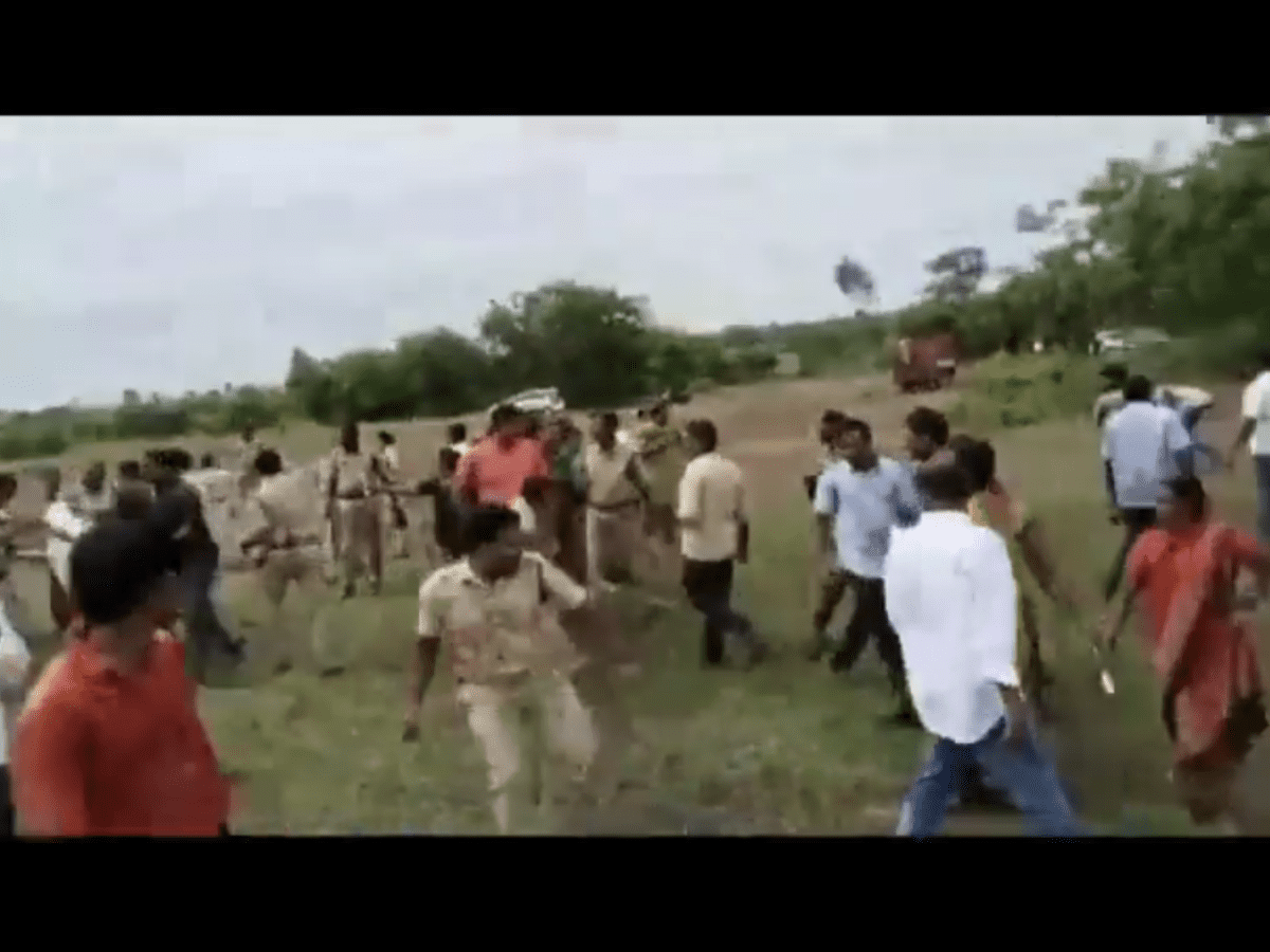 Screen Grab: police used lathi charges,on protesters