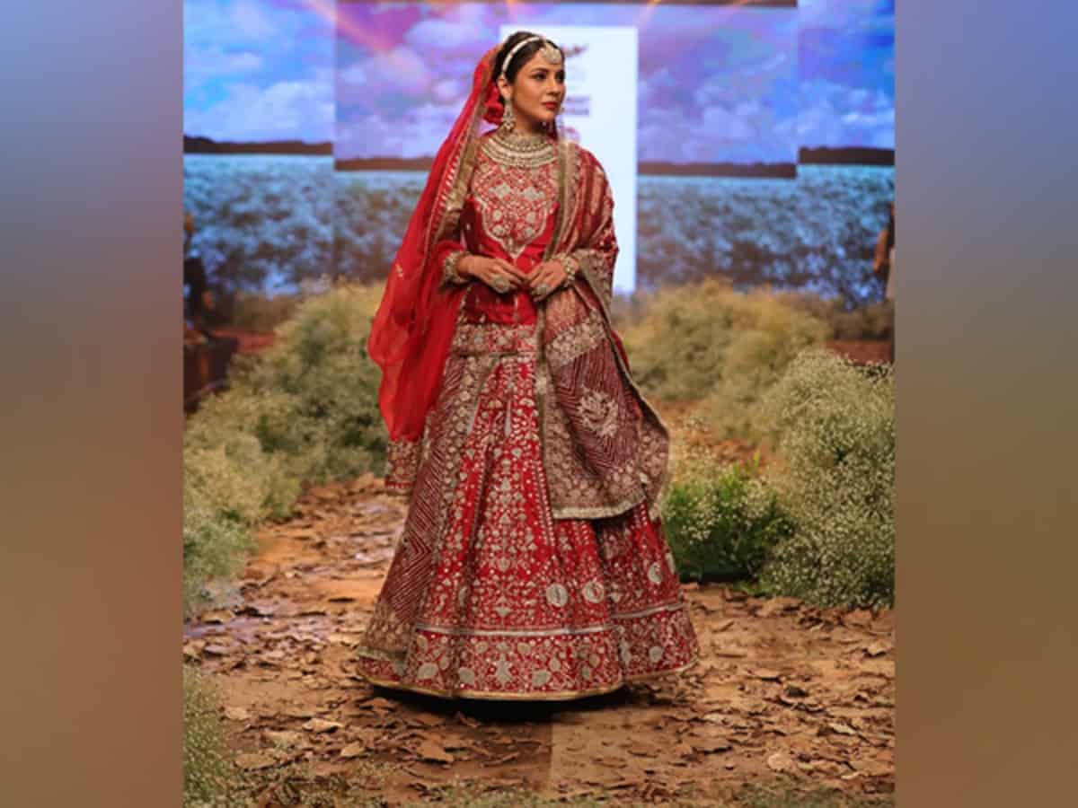 Shehnaaz Gill makes ramp debut, dances to Sidhu Moose Wala's song