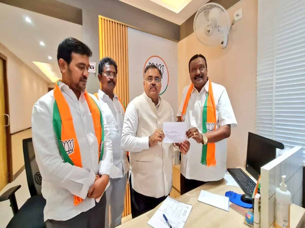 Telangana minster's brother joins BJP