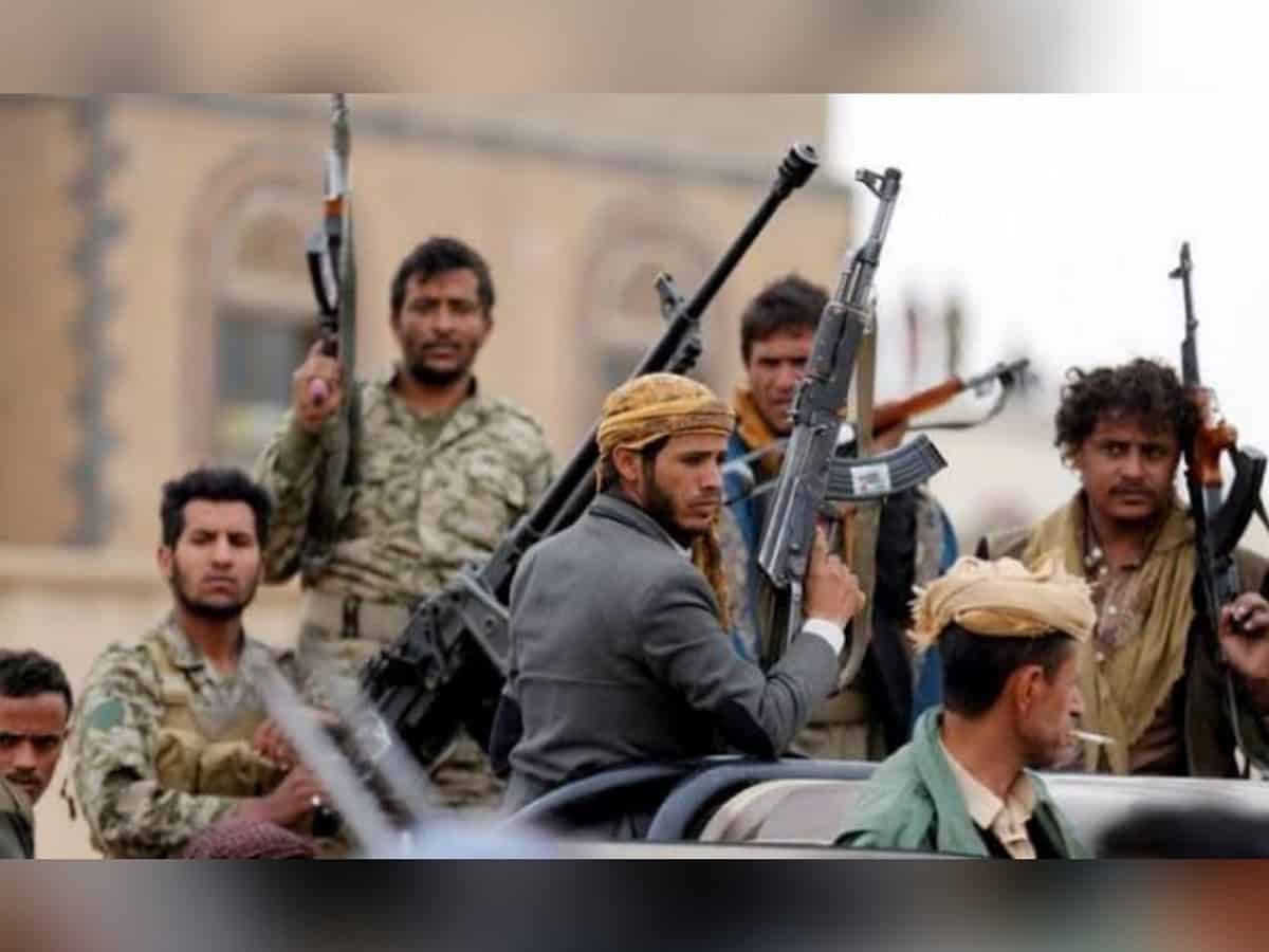 Two killed as Yemeni govt forces repel Houthi attacks in oil-rich province