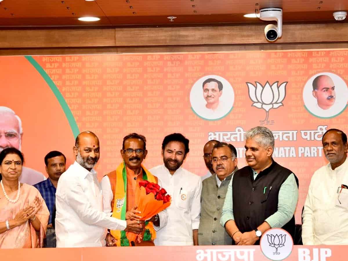 Former TRS MP Narsiah Goud joins BJP