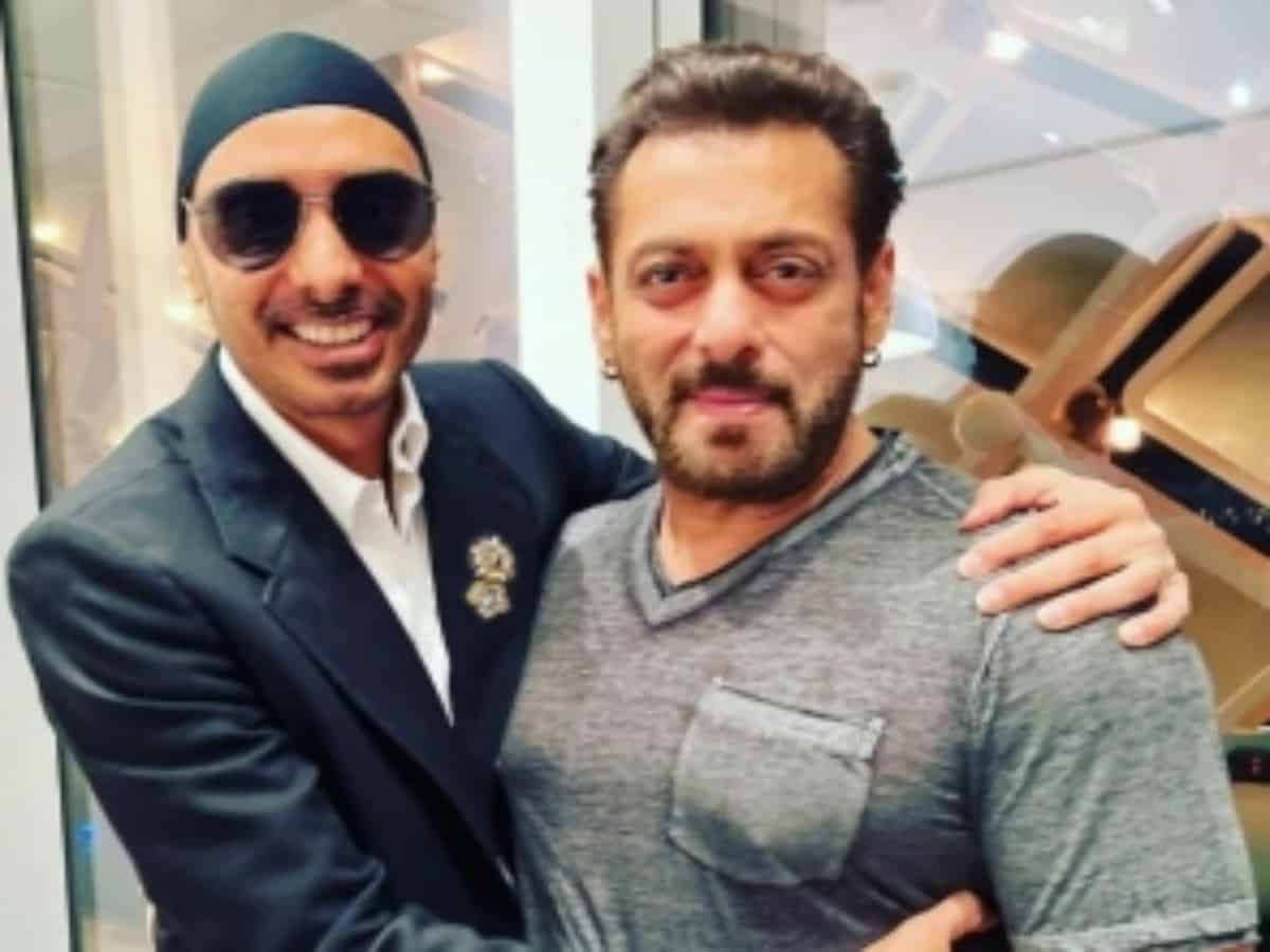 Sukhbir reveals how he, Salman Khan came up with 'Billi Billi Akh'